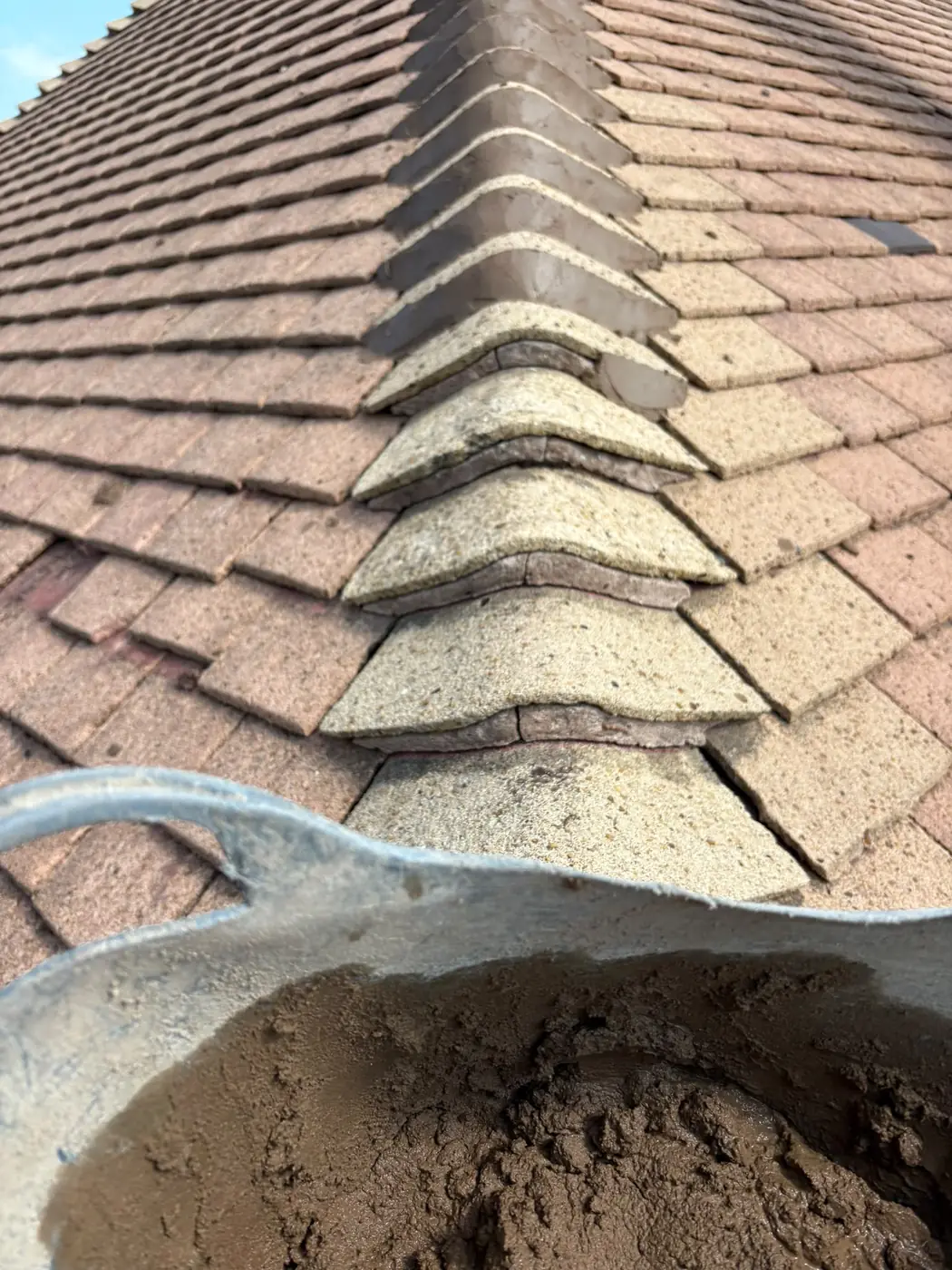 Ridge tile bedding, up close